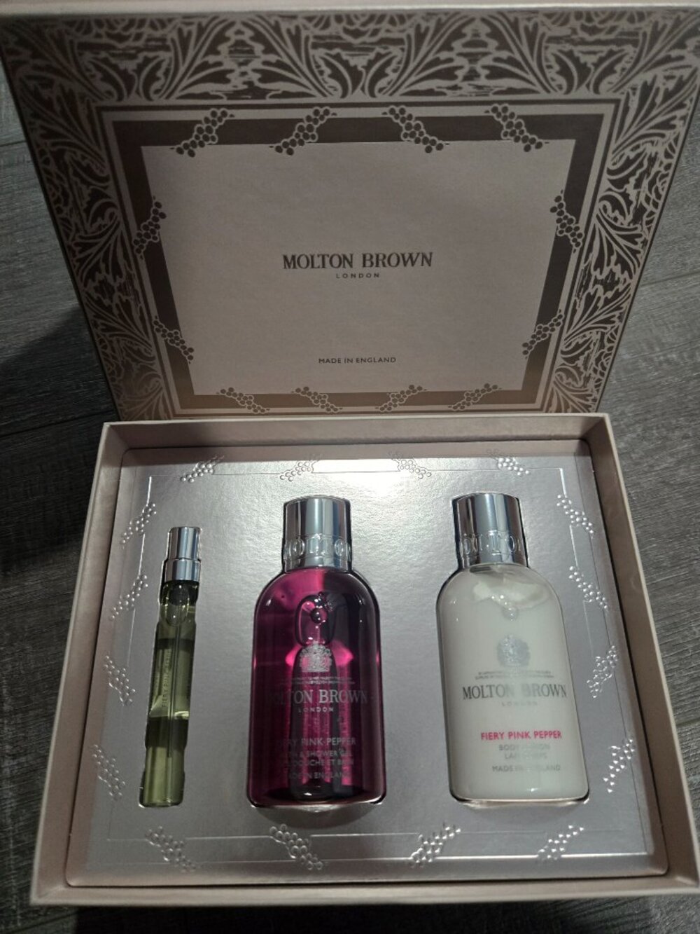 Molton Brown Fiery Pink Pepper Travel Gift Set - Picture 2 of 10